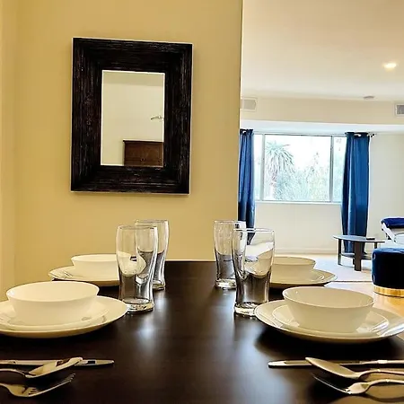 Spacious 2 Master Bedroom Apartment In Canoga Park